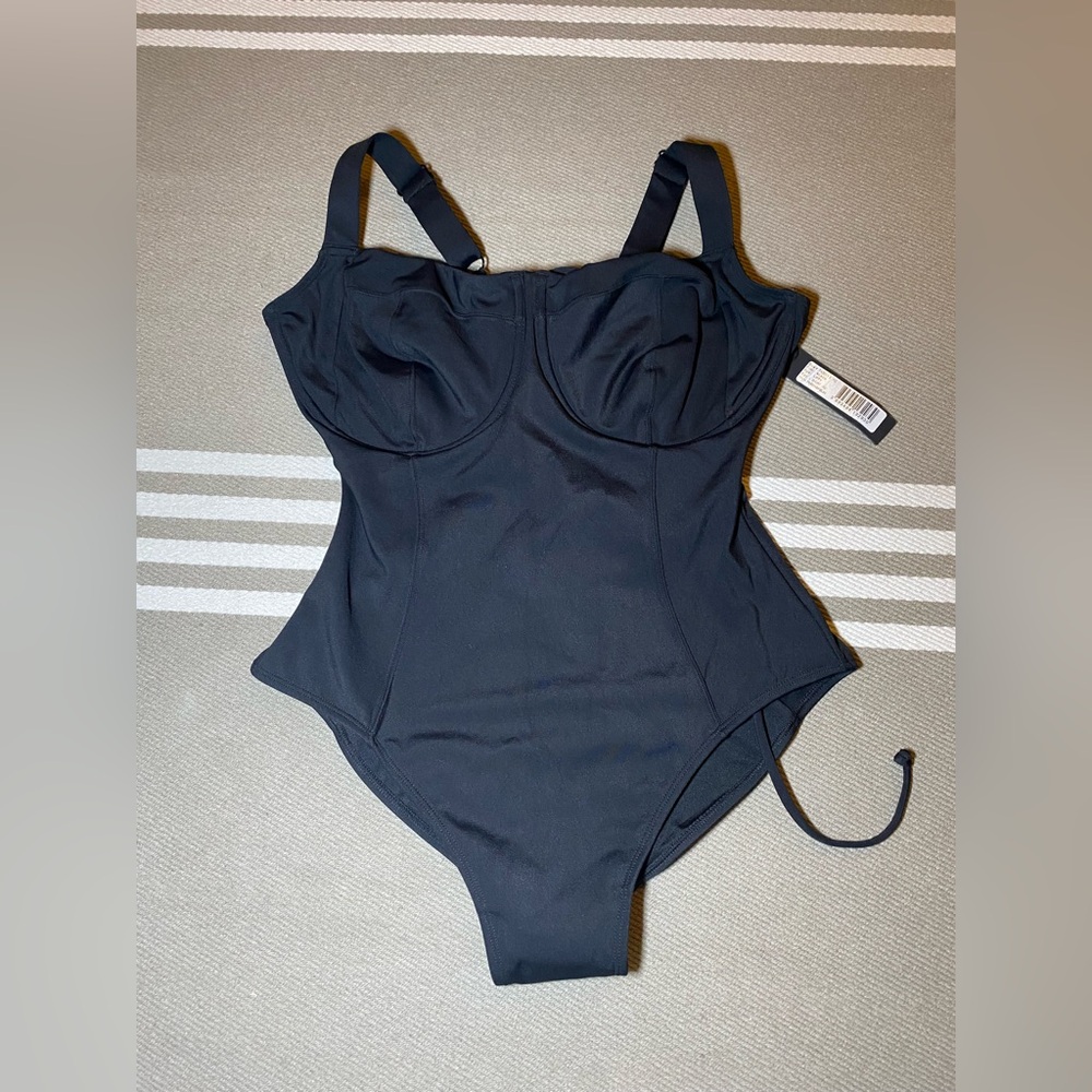 NWT TA3 Lifty Large Short F/G Black